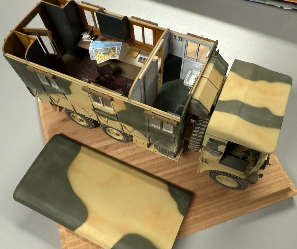 1 35 icm monty's office caravan